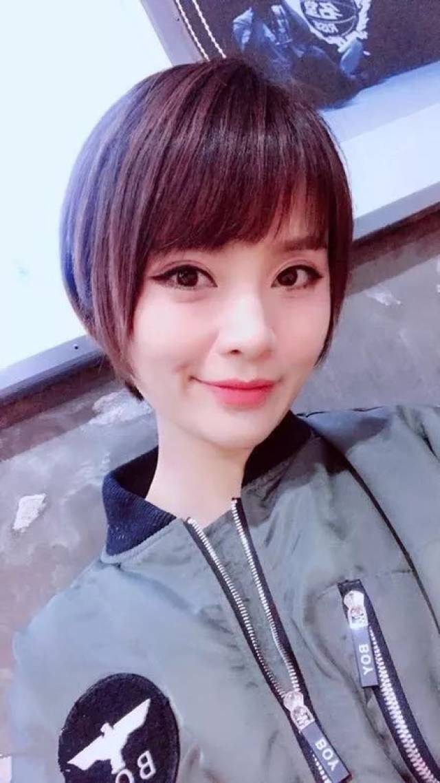 也是吃货一枚旅游达人健身教练本期嘉宾:蘑菇《玩转地球》主持人陕西