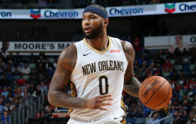 威少22分16篮板12助攻的个人赛季第五次三双,鹈鹕队的考辛斯因为肘击