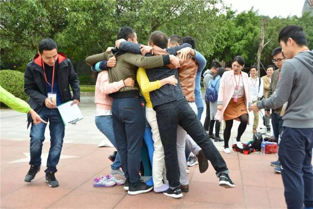 太赞了!听说青年男女脱单这件大事,区妇联和区人社局承包了!_手机搜狐