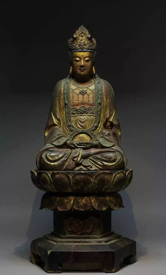 从服饰衣纹看不同时期木造像的特点