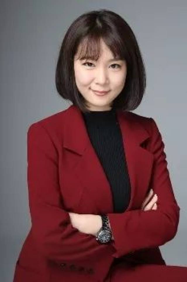 徐兰老师从事教育行业多年,她以自己从业多年的教育经验,分析了高中