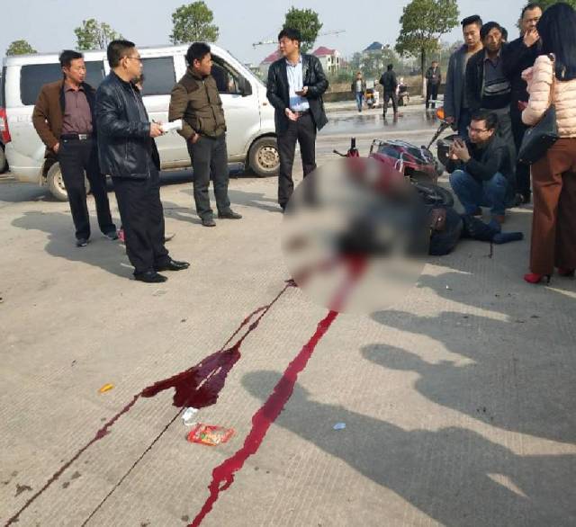 突发!就在刚刚新二中旁边发生一起交通事故!