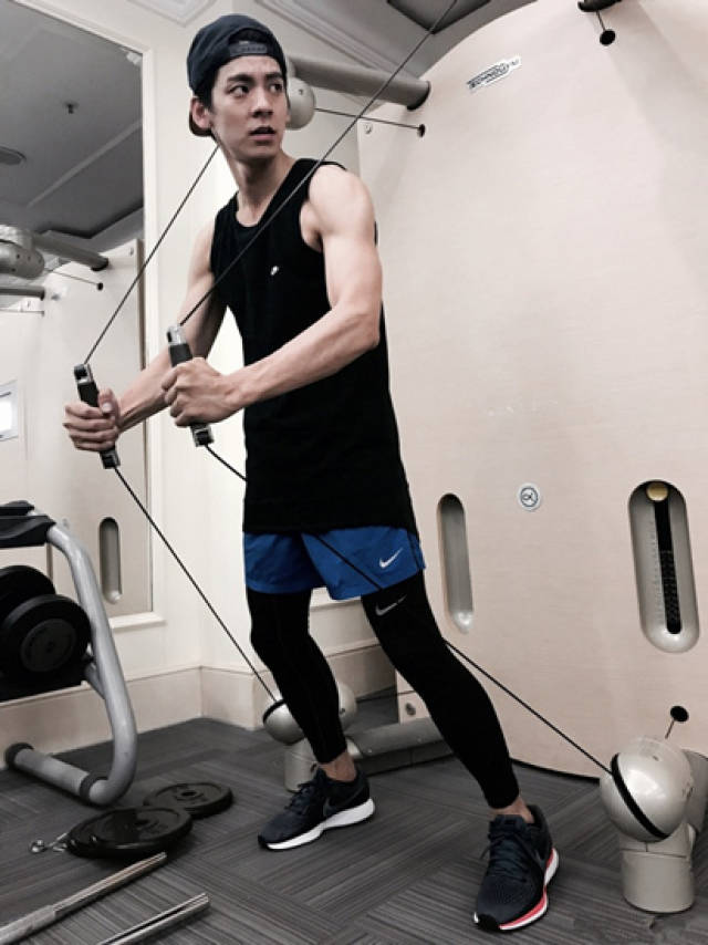 没想到林柏宏不仅有金马男配加持,就连身材也是金马水准,可见他