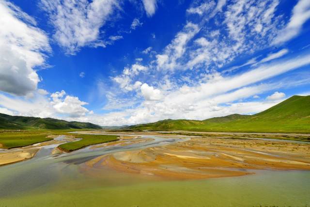 或許很多人都知道,黃河發源於青海省巴顏喀拉山的北麓,雪域高原的清澈