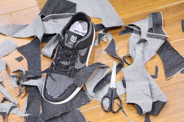 「 拿剪刀把一双nike sb dunk low elite"be@rbrick"剪开然后.