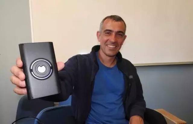 这款壳能把你的手机变成3D透视扫描仪!