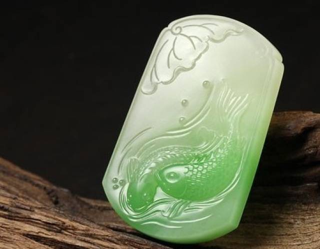 白玉的凝重，翠色的鲜活—翠青（和田玉）之美_搜狐网