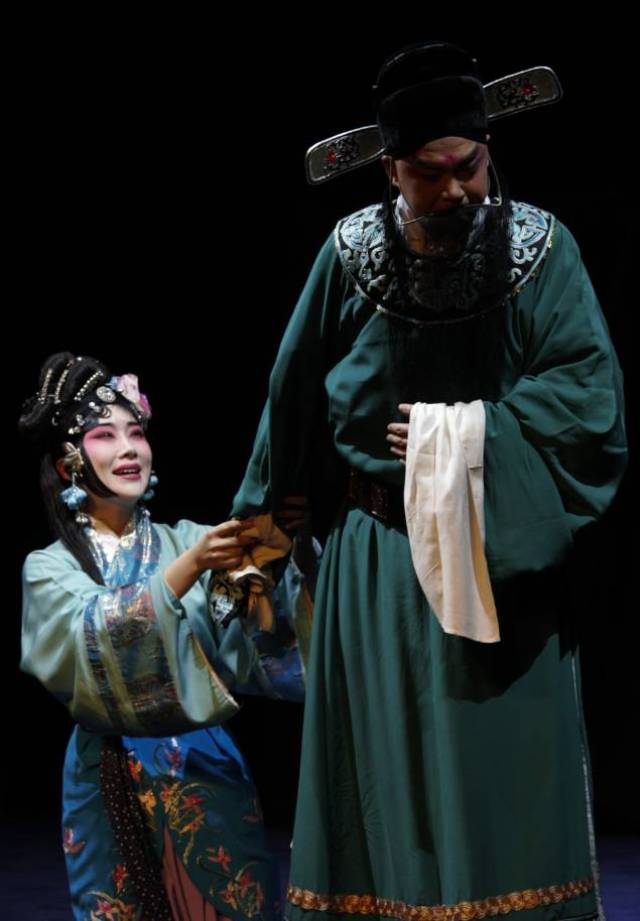 小剧场实验京剧《马前泼水》11月17,18日首演成功