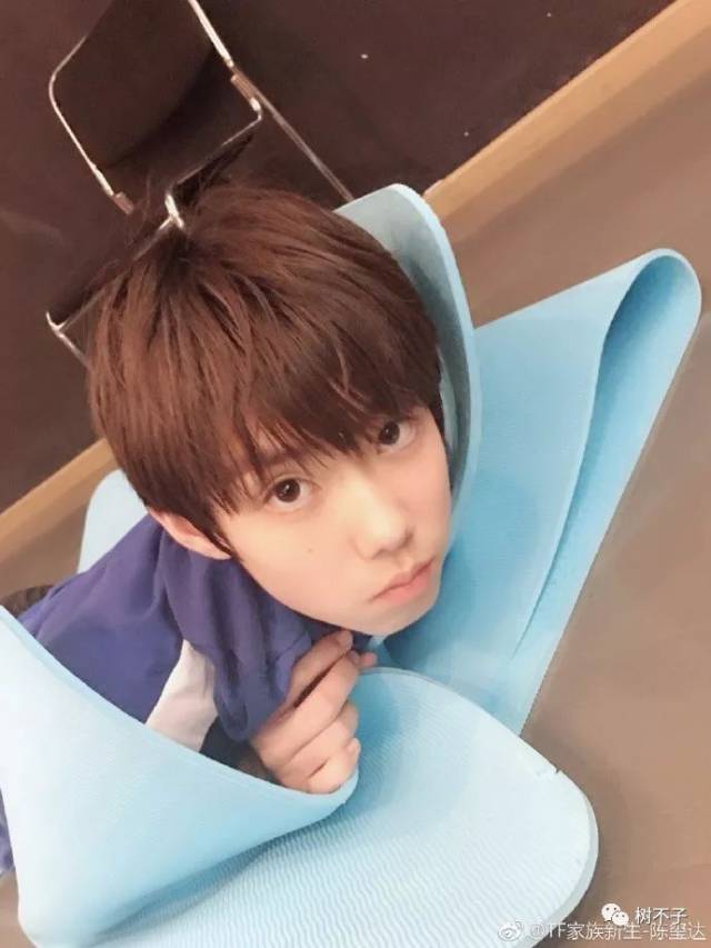 但是不要以为一米八的陈玺达是个彪悍酷盖,私底下其实超萌惹!