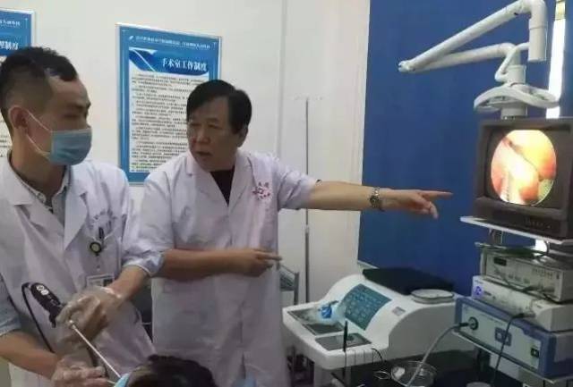 黄维国教授,黄华,白燕联合会诊讨论疑难病情