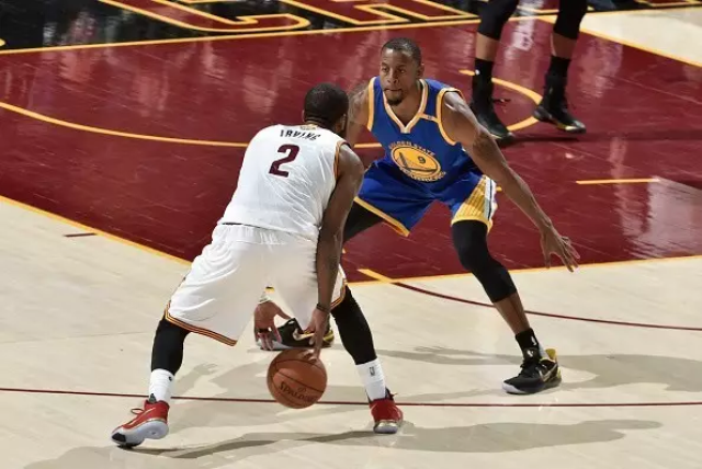 胯下运球就得这么练!