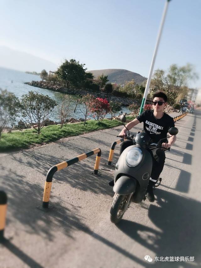 奏是介么懂事 习惯了赛场上火力全开,敢打敢拼的高诗岩,你见识过生活