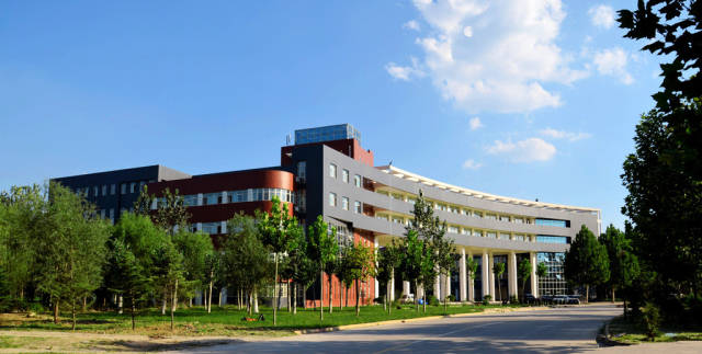 聊城大学教学楼图片