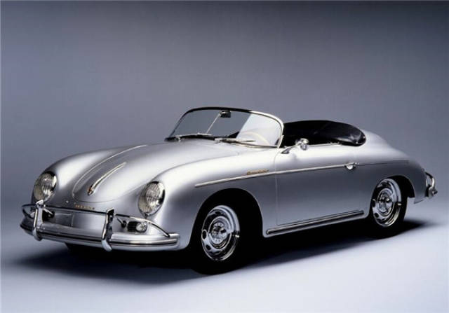 同时期的保时捷 也就是说在众多跑车品牌都还不存在的时候,奔驰就搞了