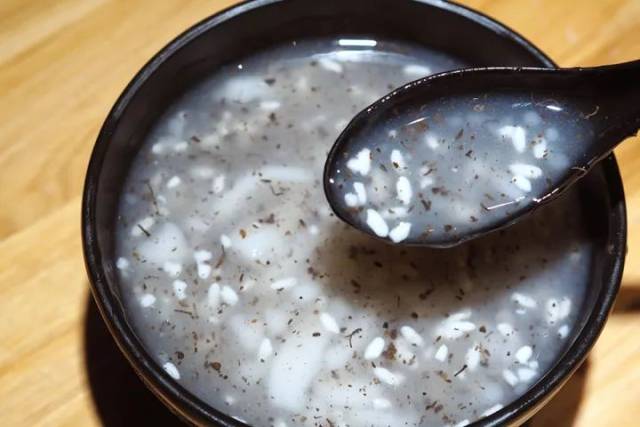 糊米酒甜甜的,稠乎乎的