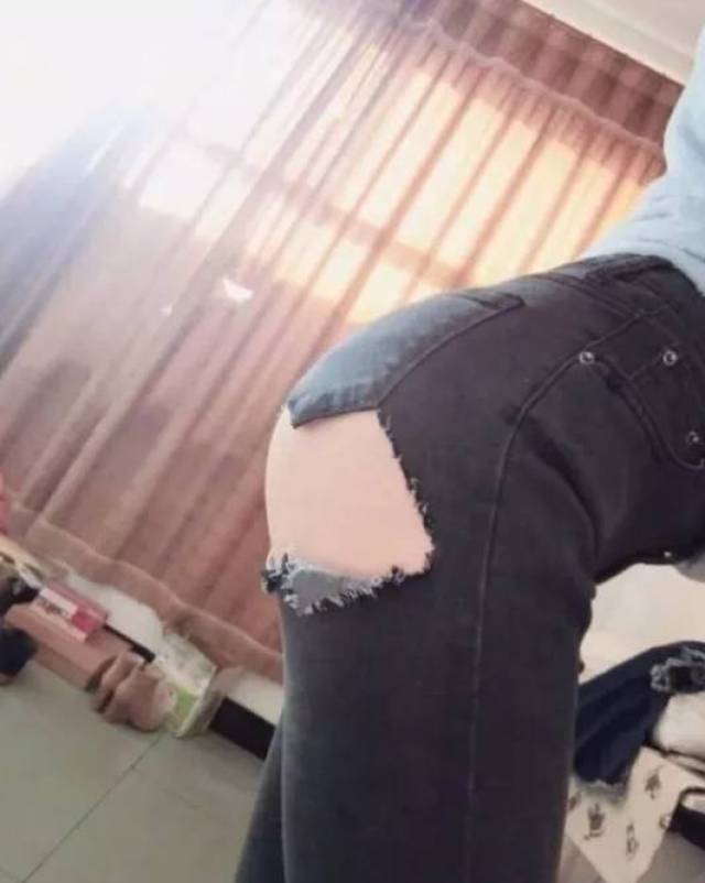蜜桃臀配上破洞牛仔裤,直男们不淡定了.