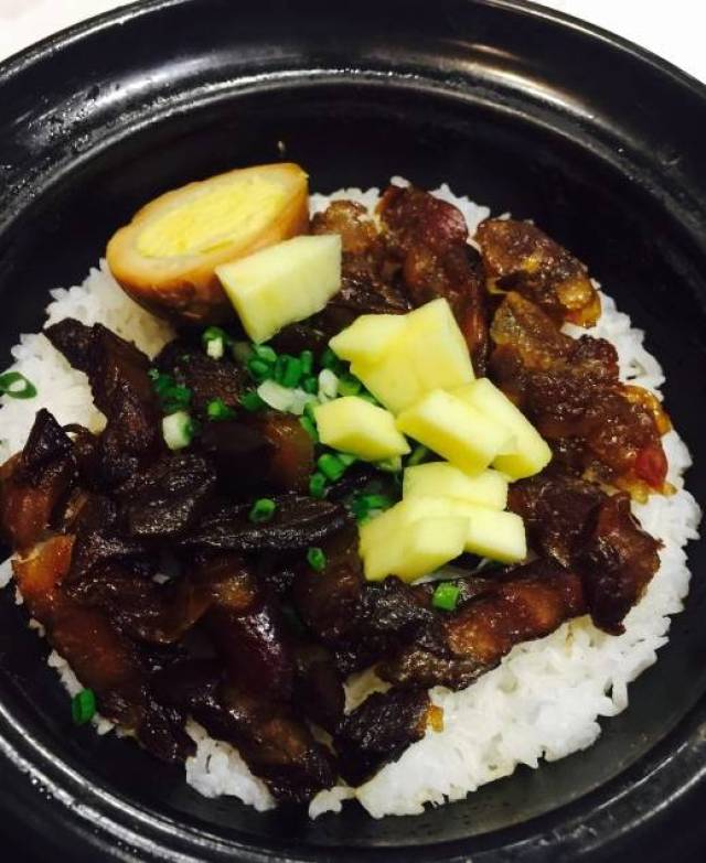 吃一碗荡气回肠的煲仔饭,连最后一粒米也不放过.