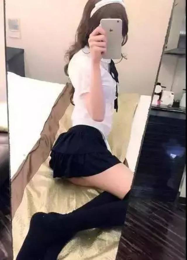 抱女照爆红全球!粉丝睇到o嘴