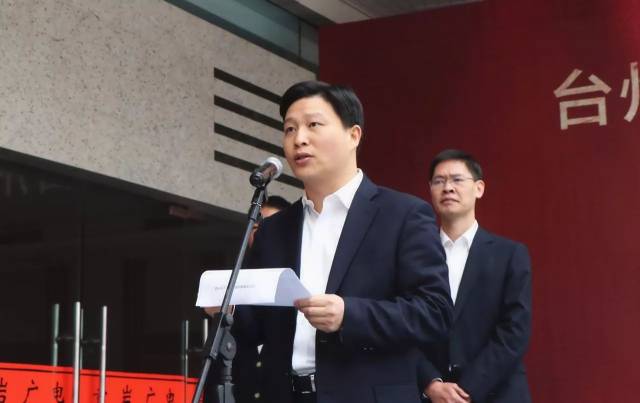 区委常委,组织部部长龚维灿介绍区传媒集团情况,并宣读人事任命有关