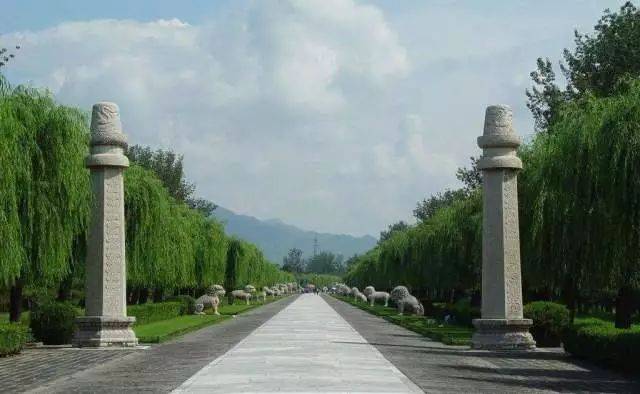 明十三陵神道上的石兽,石人有怎样的历史背景?