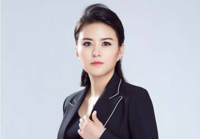决赛表演嘉宾 王紫凝小姐姐仙气十足,一边听小姐姐演唱,一边感受比赛