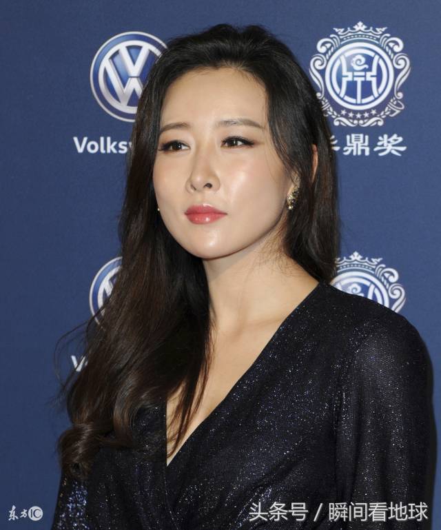 毛俊傑亮相活動被拍網友這裙子穿的太美了讓人眼界大開