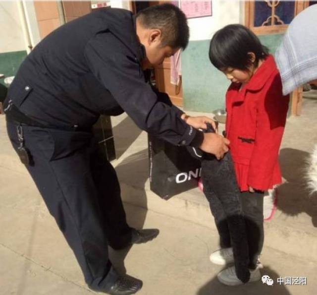 口镇山底何:泾阳交警的爱心和温情!