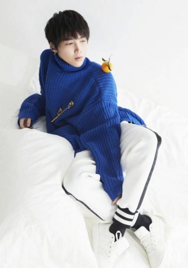 陈玮镔一个美到窒息的漫撕少年 网友:这下巴真的太