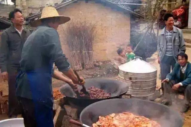 安寧農村殺豬飯開席了 ! 太爽了!排場大到黑死人!城裡人都羨慕!