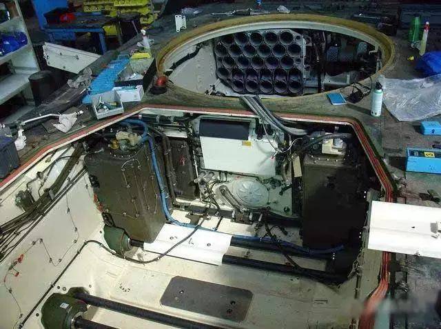 今天我们来拆一辆坦克!深度体验德国豹2的工程技术之美