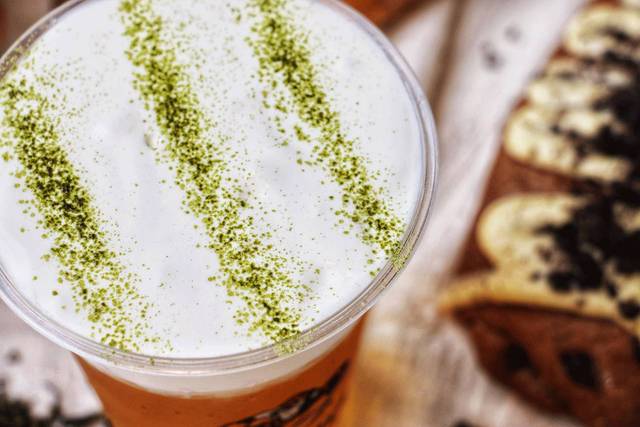 迷人花香的"芝士桂花乌龙" 淡淡的桂花加上乌龙的香醇, 满口散发着