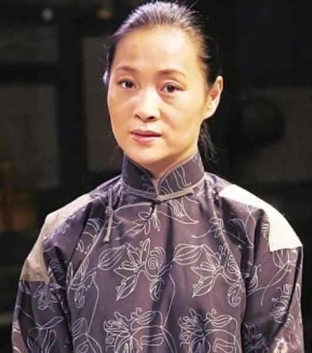 凭《渴望》成名, 杨幂喊她"妈", 出道多年无绯闻, 50岁依旧优雅!