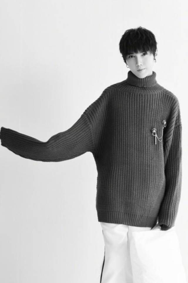 陈玮镔一个美到窒息的漫撕少年 网友:这下巴真的太