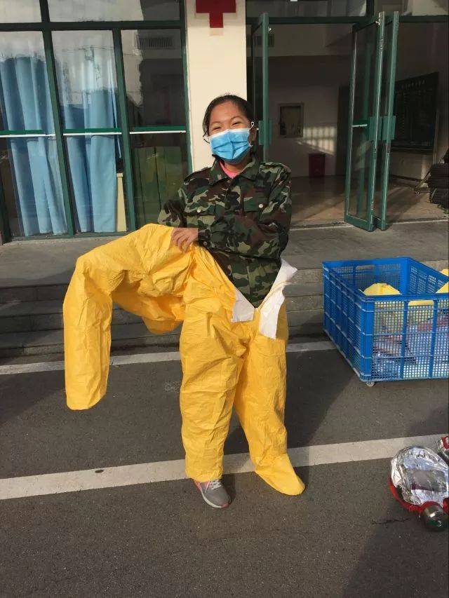 穿防化服比速度