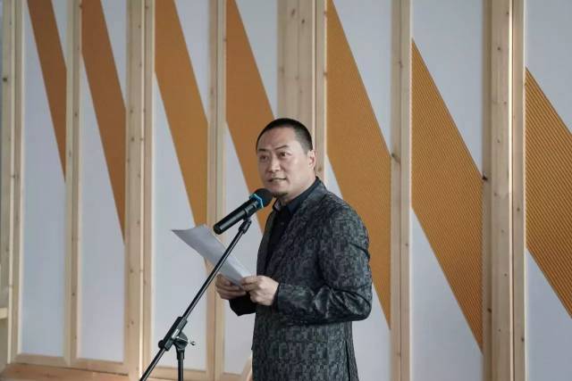 手工艺术学院党总支副书记李玉普主持开幕式