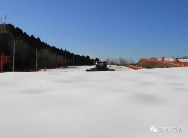 沿云居寺十渡方向直行到云居寺路口左转900米到滑雪场