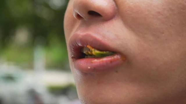 海南|在街边嚼槟榔,吃海鲜,美女作陪体验"水果料理",这趟出差我很满意