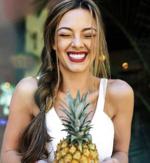 22岁南非小姐艳压群芳成新晋环球小姐