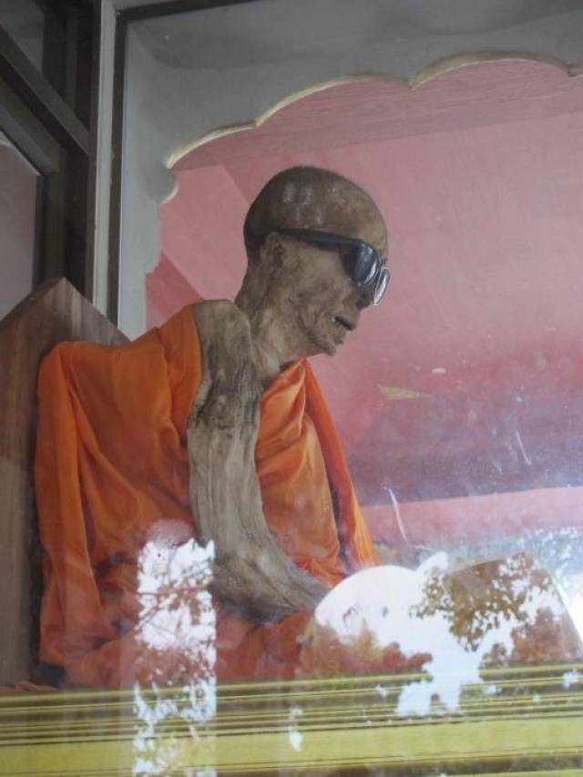 泰国肉身菩萨图片