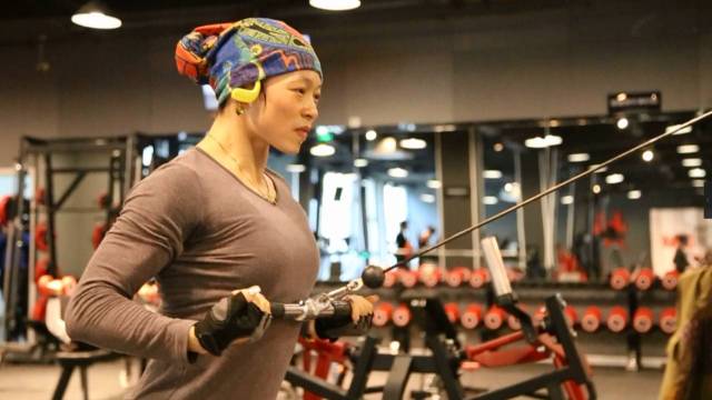 向再华老师下午进行的是背部训练 重量丝毫不逊色 冉茂荣老师身兼多职