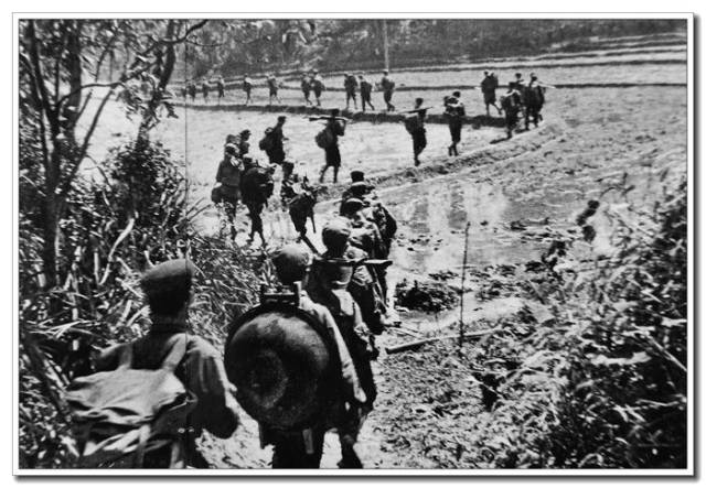 部队连续作战急行军.