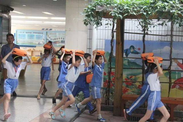 "家长的一分担忧我们会乘以1500",上沙小学视学生的安全大过天