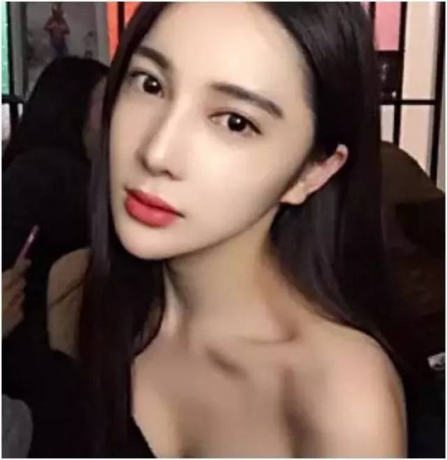 网友爆料:2017年10月16日早晨,任娇被发现裸死于苏州某酒店楼下草丛里