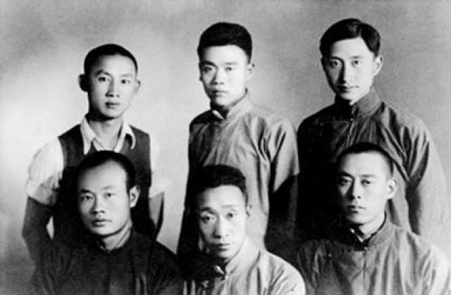 颜伏(前排右)颜黎民(后排右)在北平