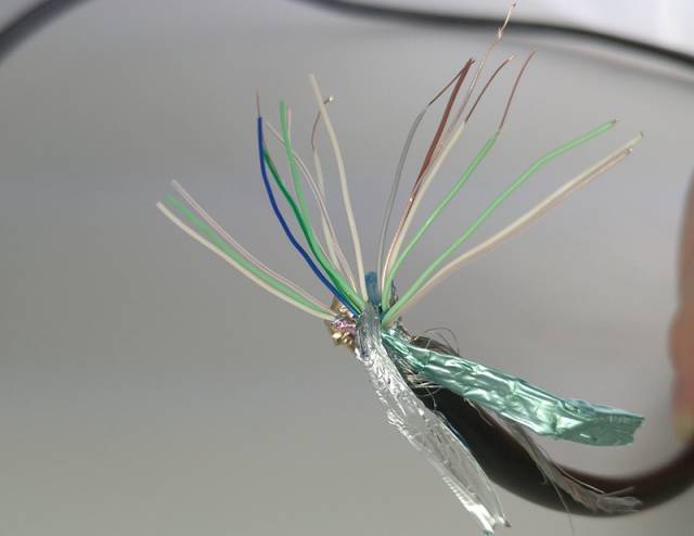 火种hdmi线残暴拆解测评