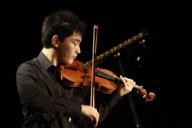 天才小提琴之星 ——李泽宇