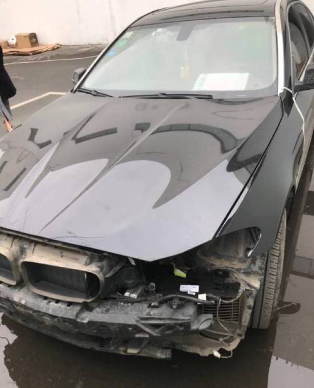 宝马5系撞车图片车祸图片