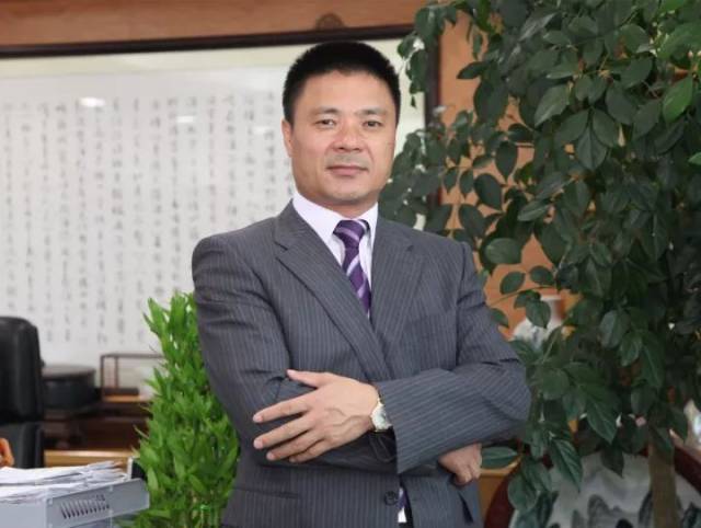 从扶贫济困反哺家乡,到兴办学校为国育才,他和他的企业向社会公益和
