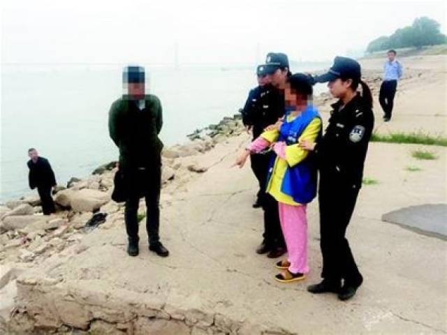 谢某指认犯罪现场 楚天都市报