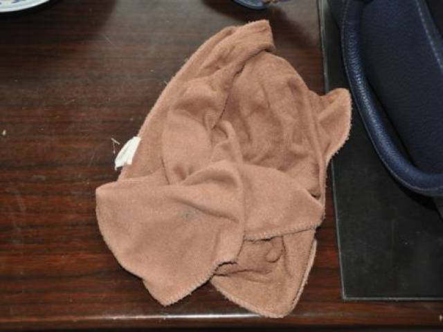 于是我的嘴就被毛巾紧紧地堵上了.